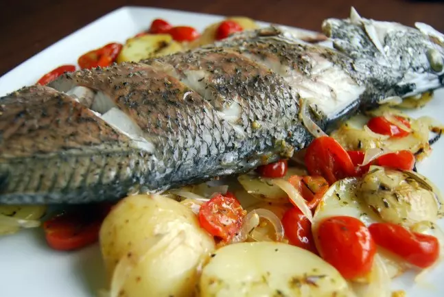 Steamed baby potatoes with thyme